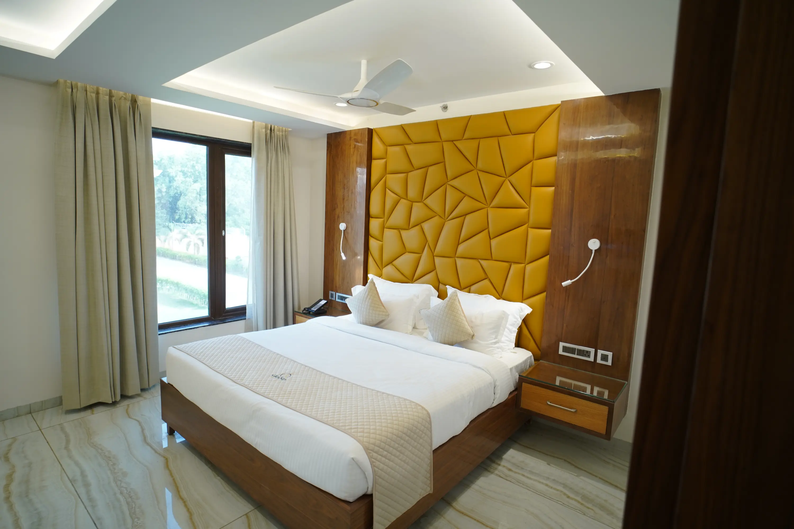 Jr. Suite (Balcony)