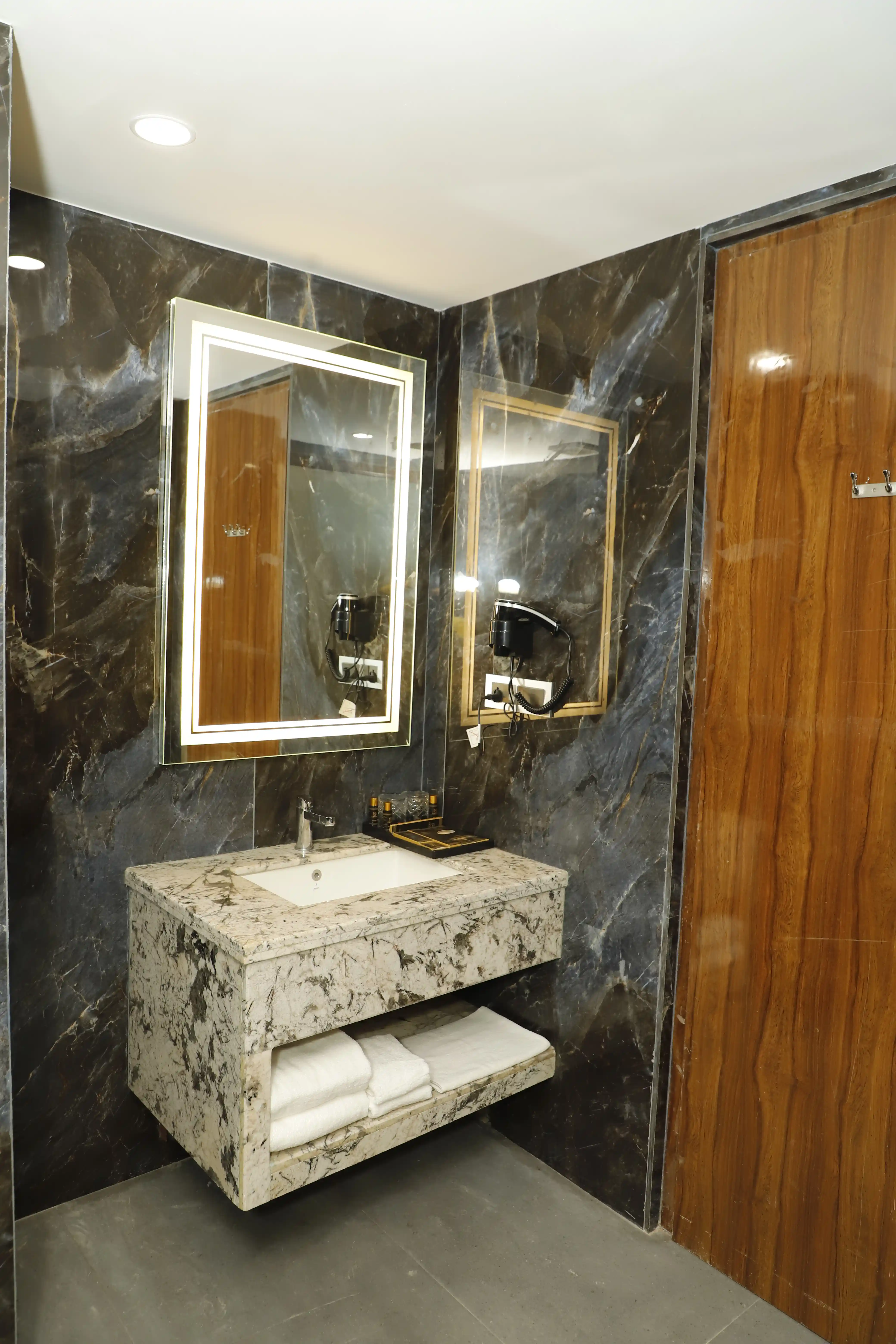 public/images/gallery/show-case-49